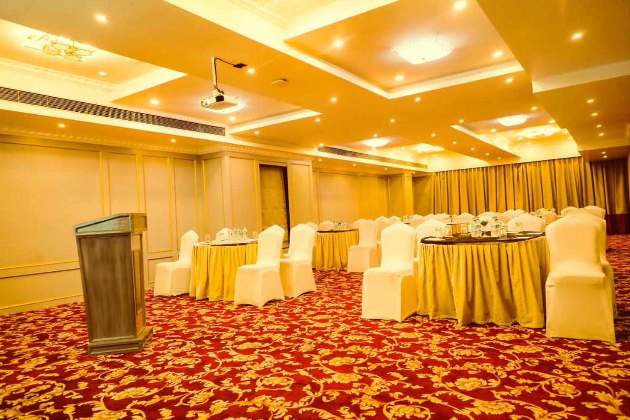 Kyriad Hotel Nashik By Othpl Exterior foto