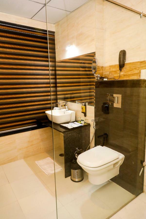 Kyriad Hotel Nashik By Othpl Exterior foto