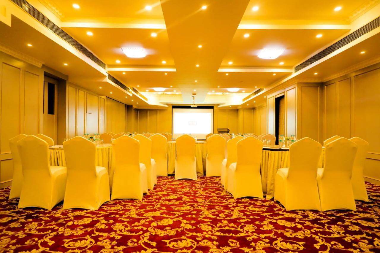 Kyriad Hotel Nashik By Othpl Exterior foto